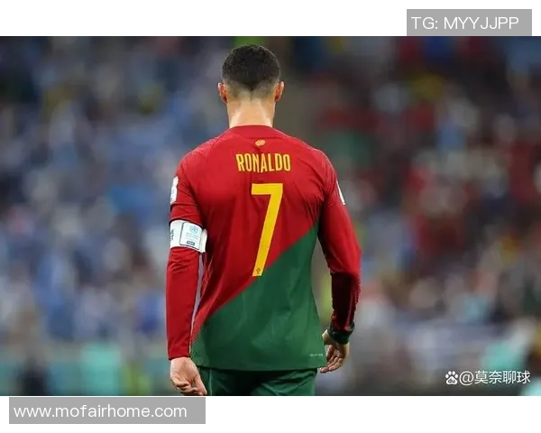 足球星空精选：纵览世界足坛巨星风采与经典时刻的精彩呈现